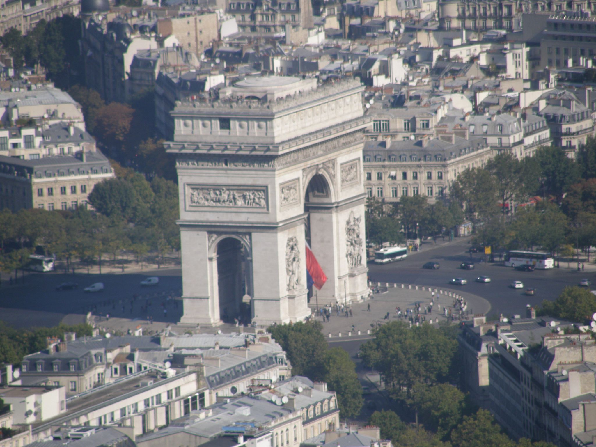 f) Vítězná brána v Paříži