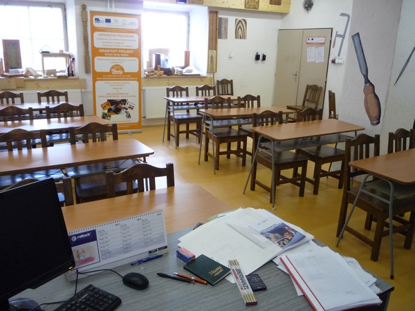 Žáci vyrobili nové židle (2)