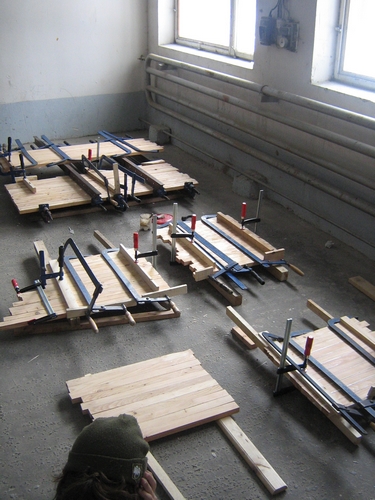 Stůl z masivního dřeva - modřín (2)