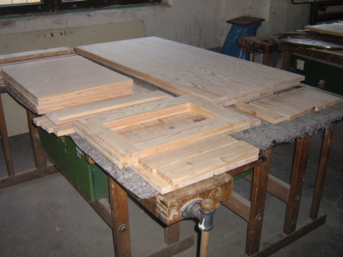 Stůl z masivního dřeva - modřín (4)