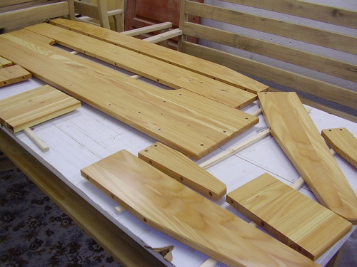 Stůl z masivního dřeva - modřín (14)