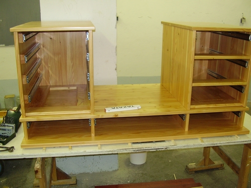 Stůl z masivního dřeva - modřín (16)