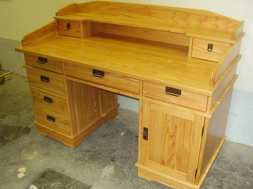 Stůl z masivního dřeva - modřín (24)