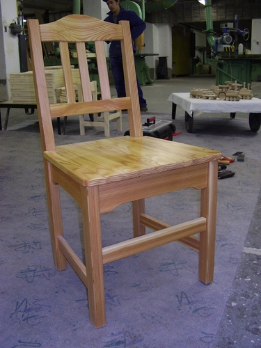 Stůl z masivního dřeva - modřín