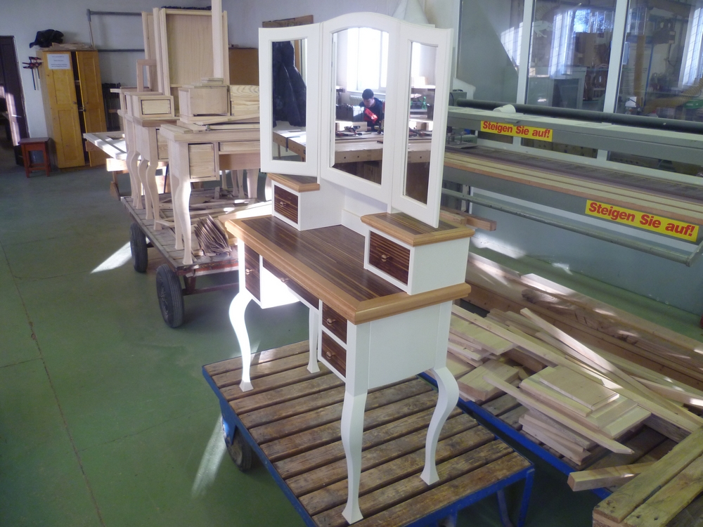 Toaletní stolek (1)