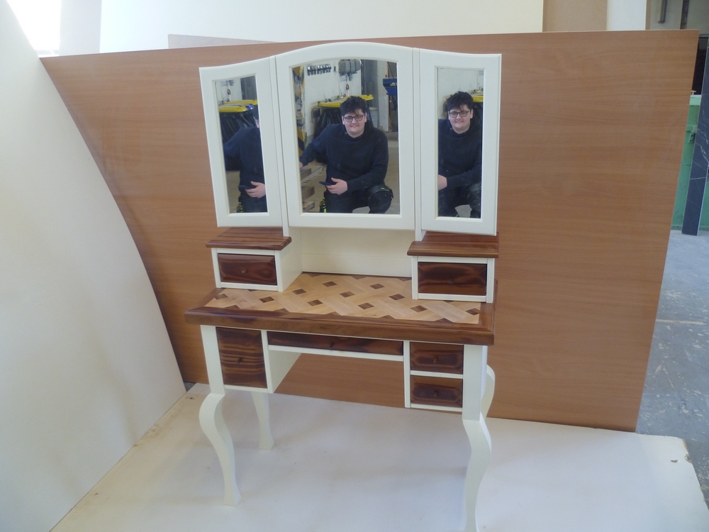 Toaletní stolek (6)