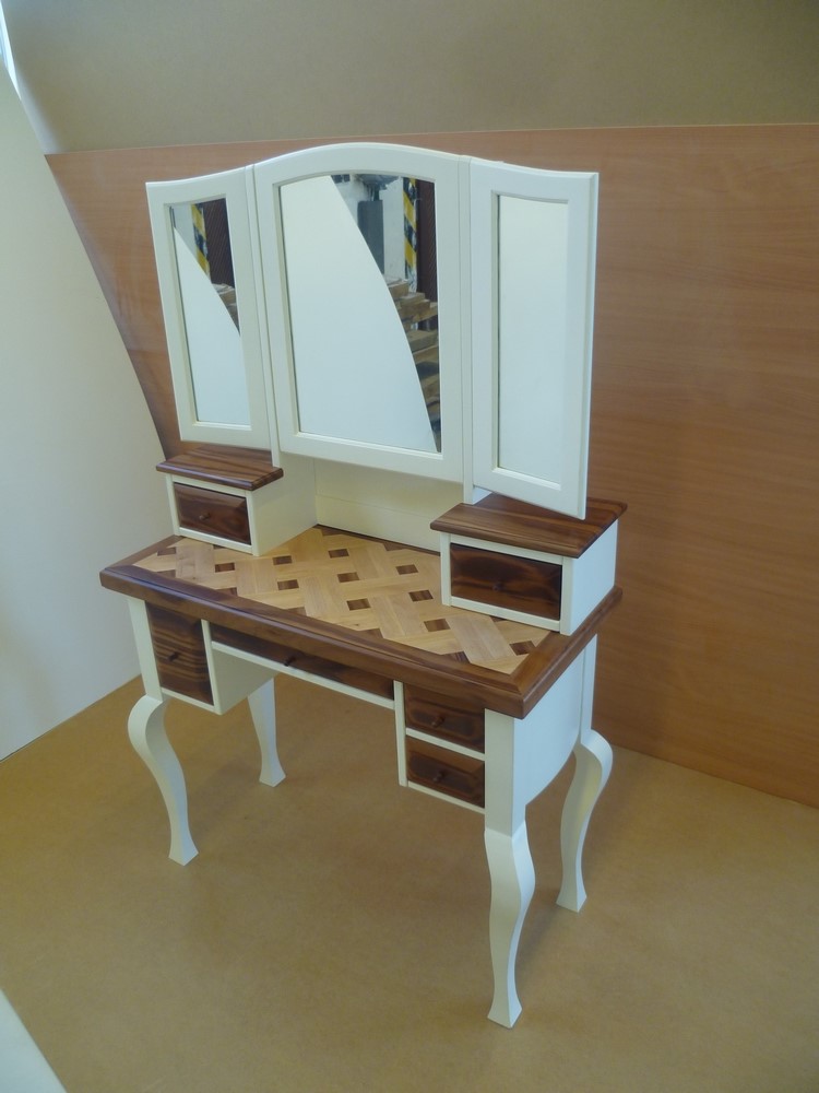 Toaletní stolek (8)