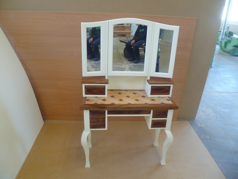 Toaletní stolek (10)