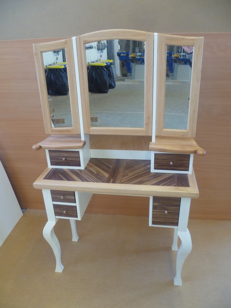 Toaletní stolek (12)