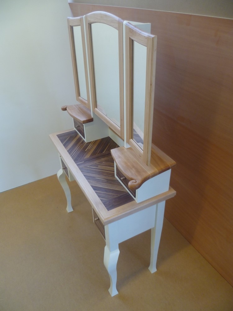 Toaletní stolek (15)