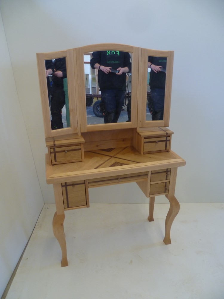 Toaletní stolek (19)