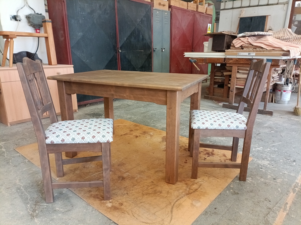 Čalouněné židle a stůl (3)