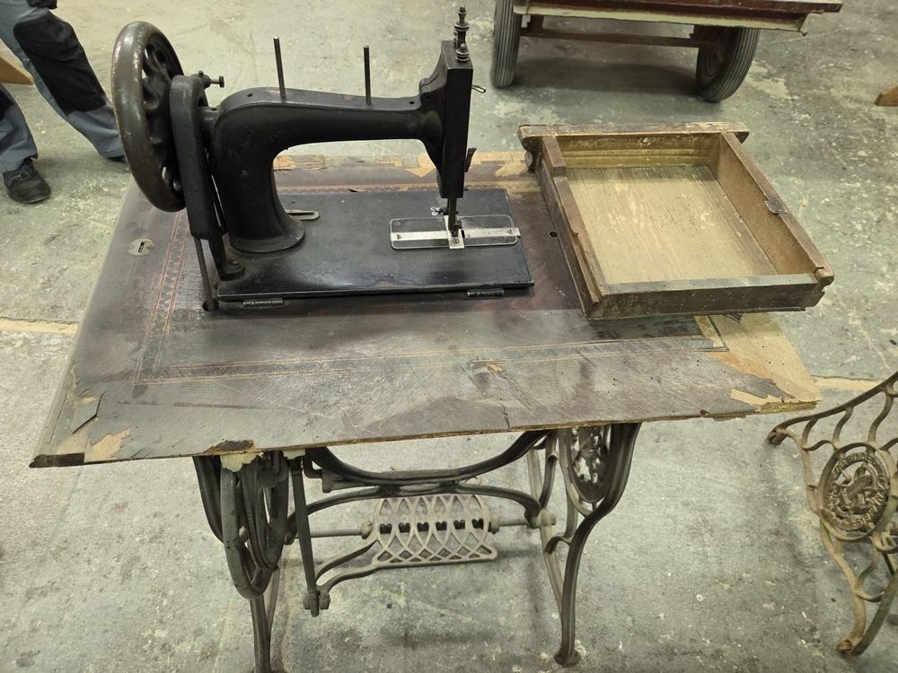 Šicí stroje před opravou (1)