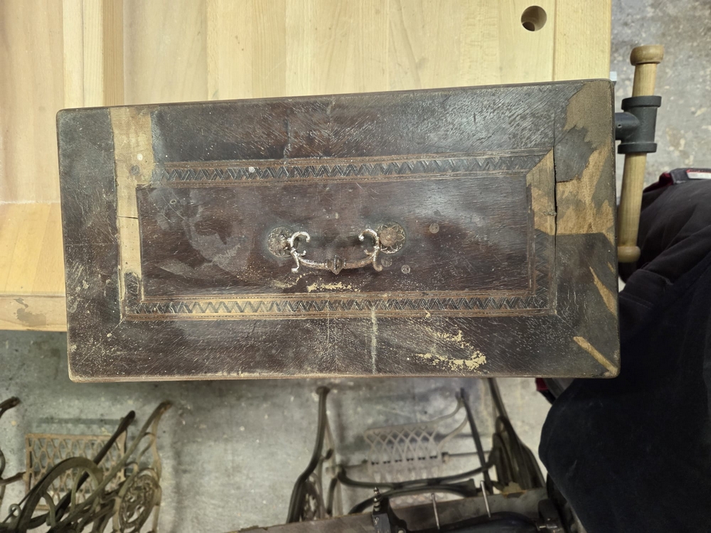 Šicí stroje před opravou (2)