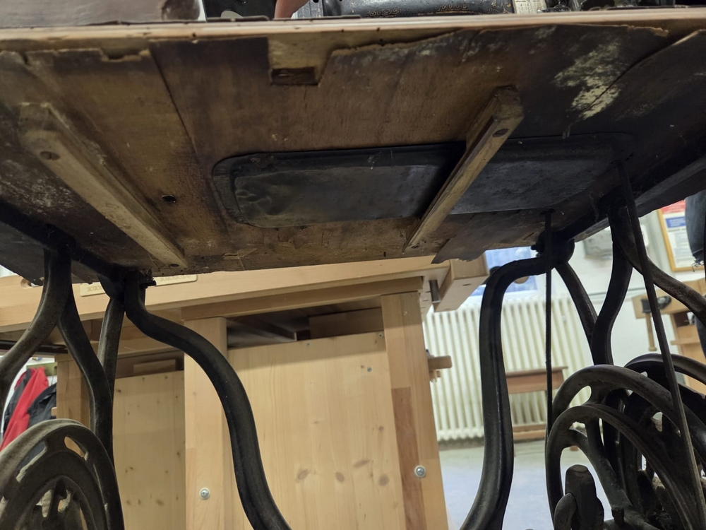 Šicí stroje před opravou (4)