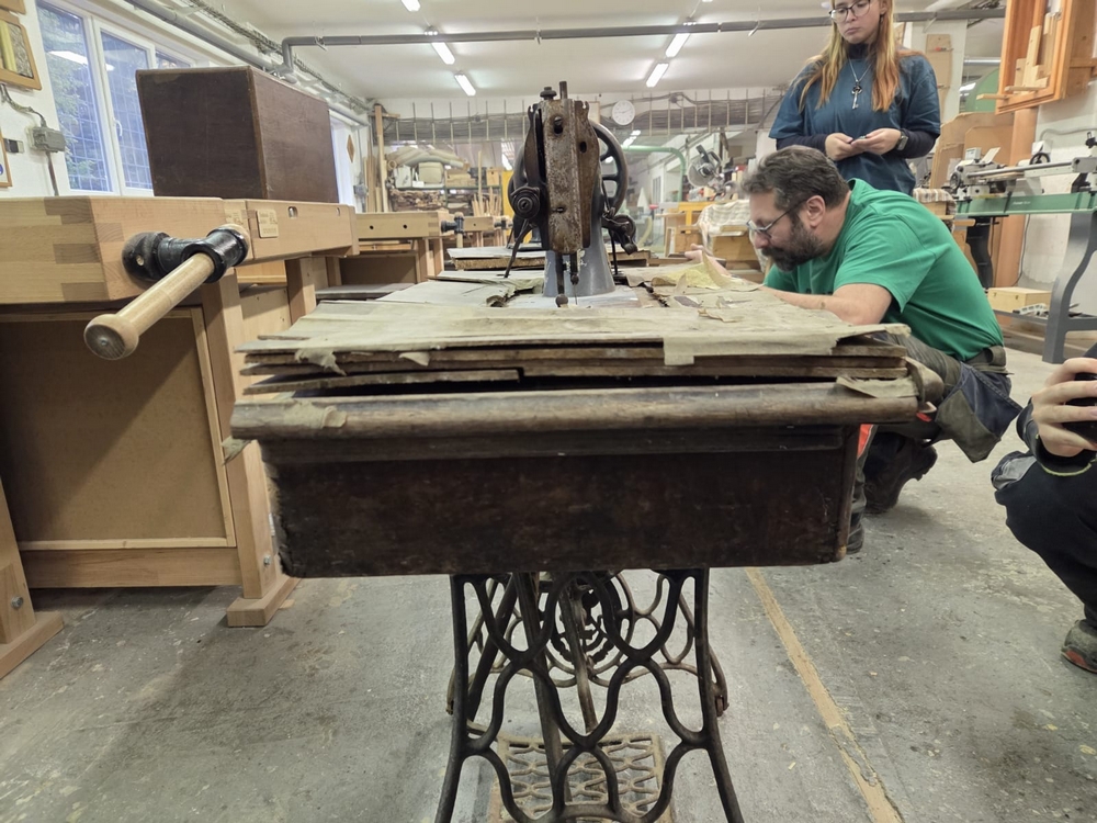 Šicí stroje před opravou (7)