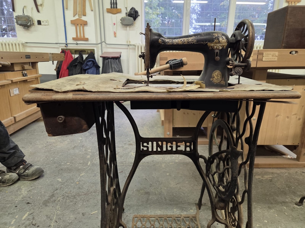 Šicí stroje před opravou (11)