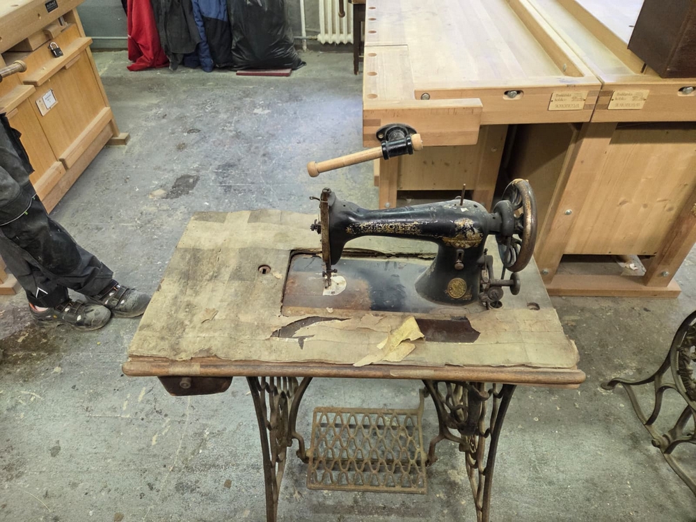 Šicí stroje před opravou (13)