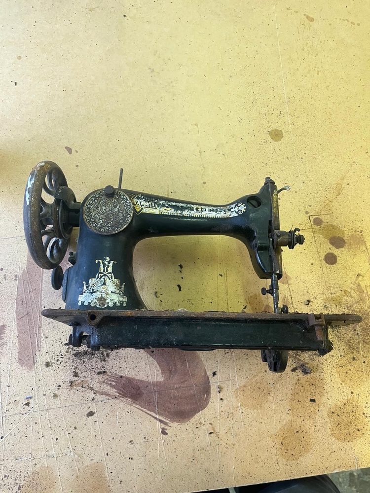 Šicí stroje průběh opravy (17)