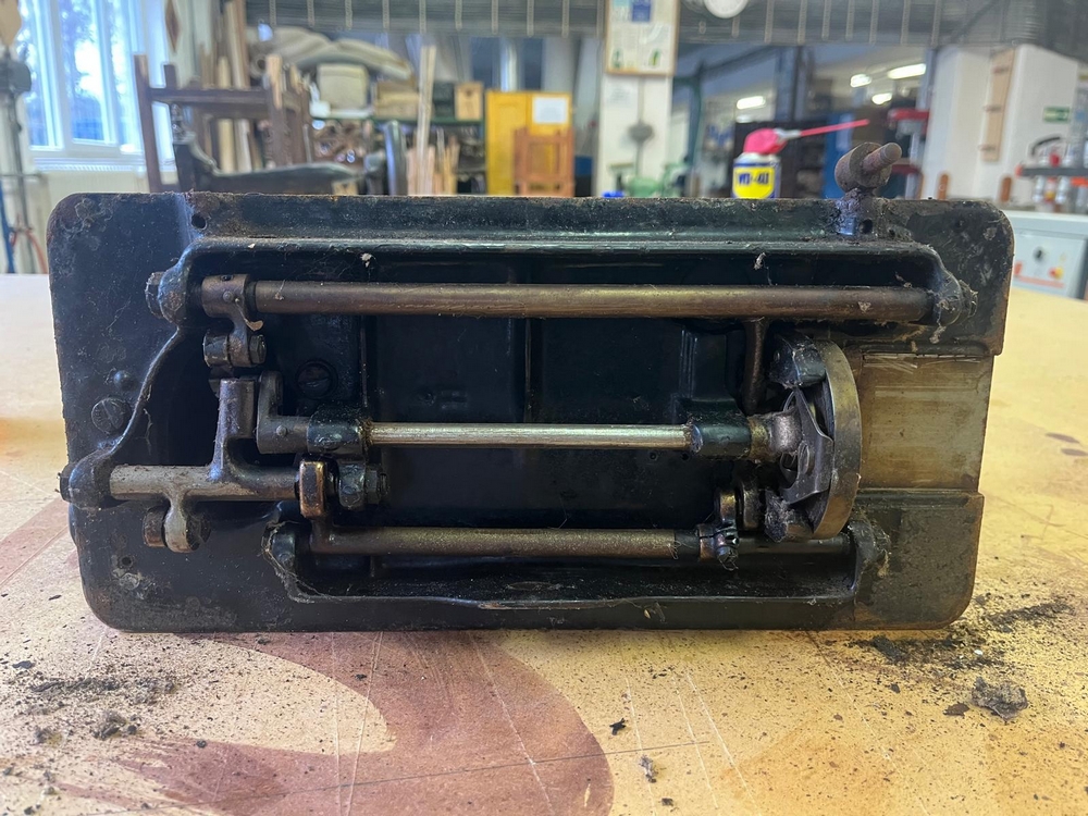 Šicí stroje průběh opravy (18)